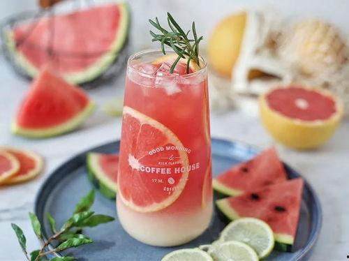 吃瓜少女西瓜西柚,西瓜西柚，吃瓜少女的夏日甜蜜选择